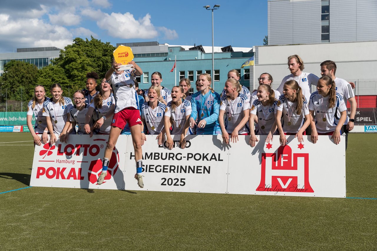 Bild 166 - wBJ Lotto Pokal Finale  Eimsbuetteler TV - Hamburger SV : Ergebnis: 0:3